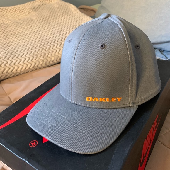 oakley fitted cap